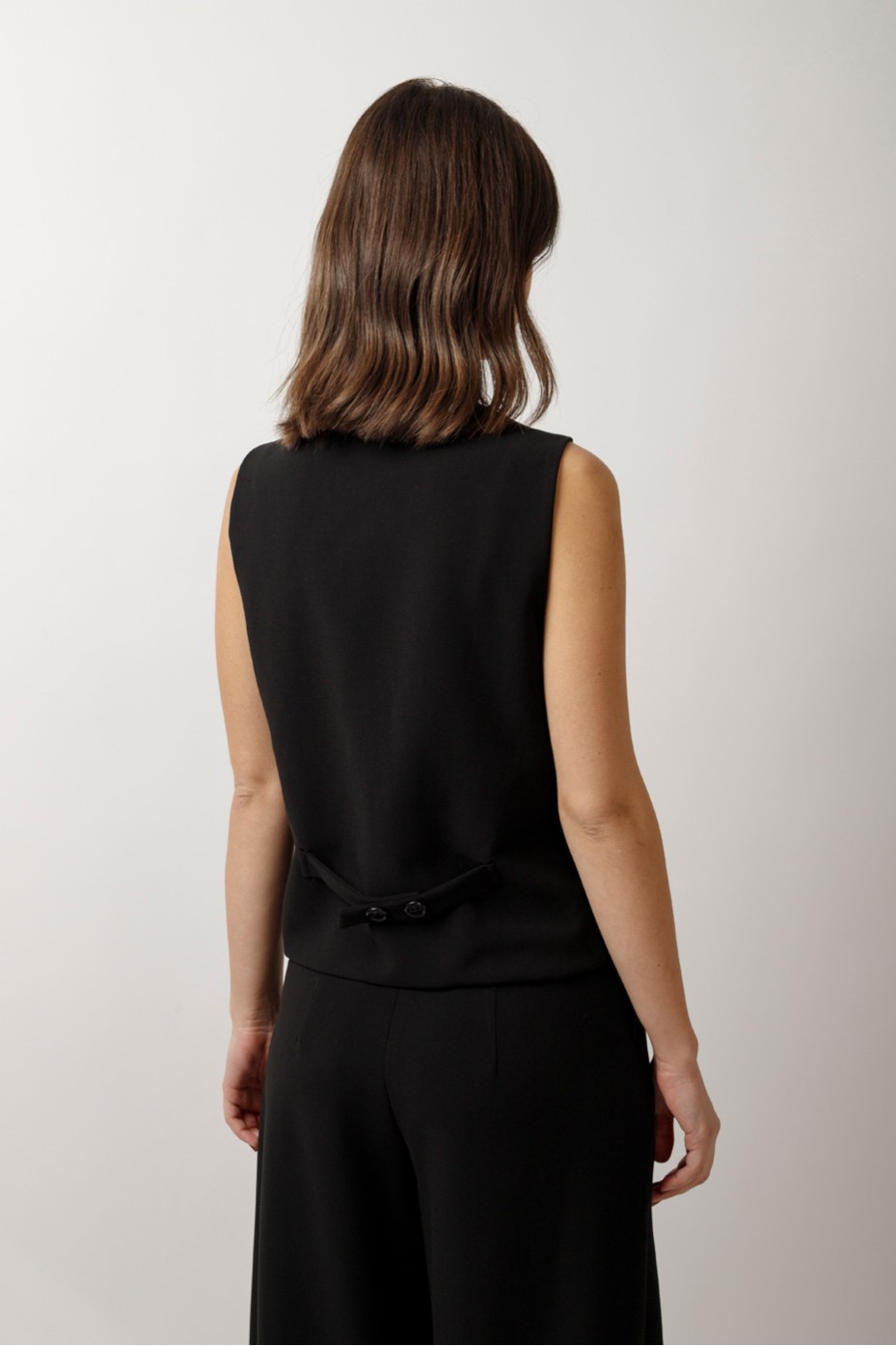 SHORT VEST WITH FRONT SPOTS